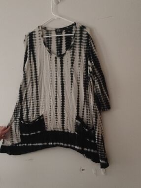 Art of Cloth Tie-Dye Top in Black and White With Pockets